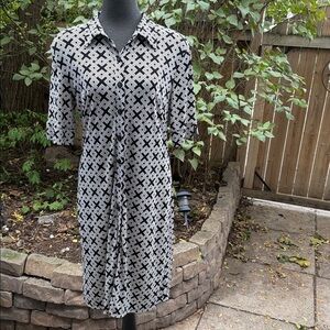 Vintage Black and White Geometric Patterned Dress. Stretchy material. Small